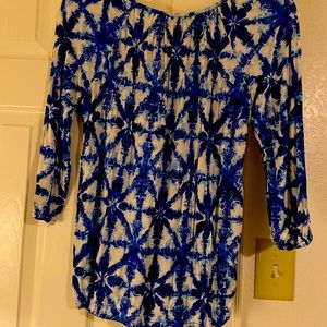 Casual blouse blue and white, small side. Cause I dress.